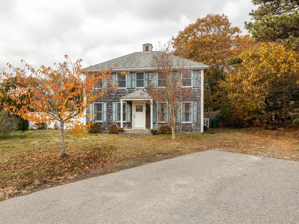 2B Lauras Way, Oak Bluffs, MA 02557