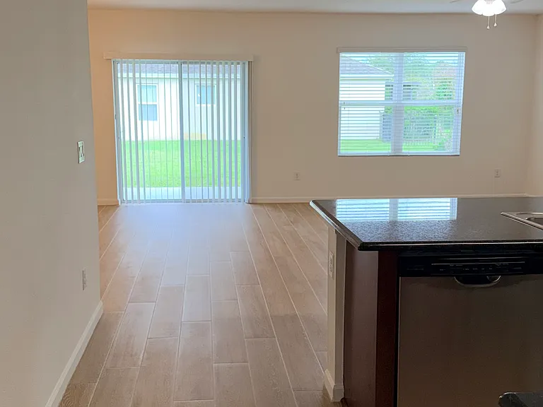 1522 Lexington Sq SW — Photo 13