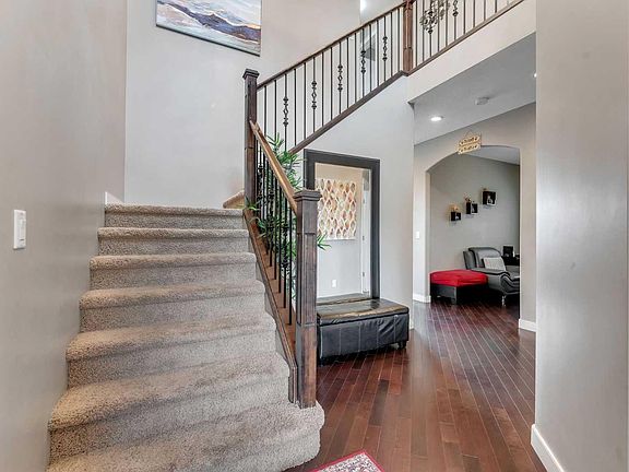 5th image of 130 Brightonwoods Grv SE