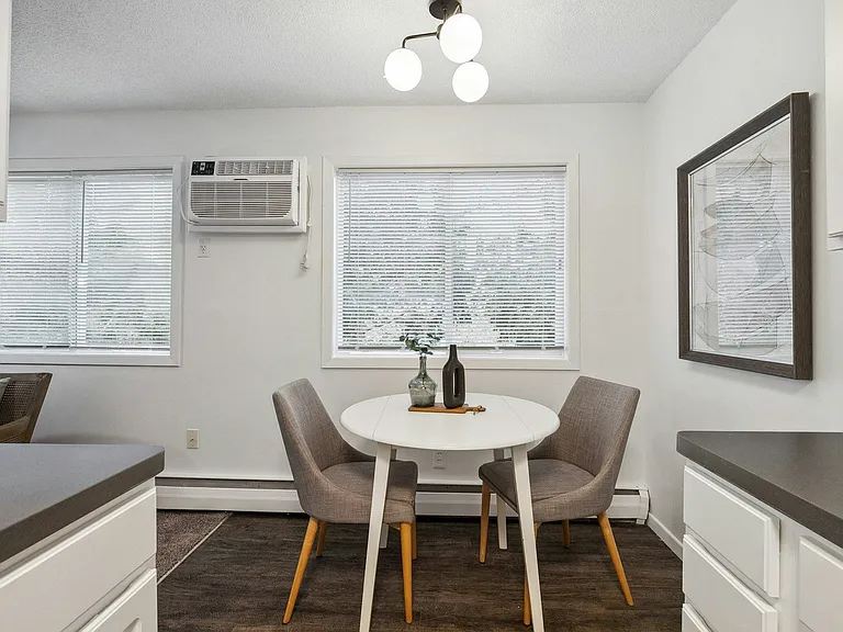 Wayzata Lake Apartments — Photo 9