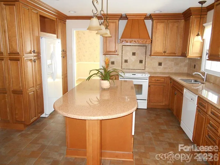 1330 E Barden Rd — Photo 3