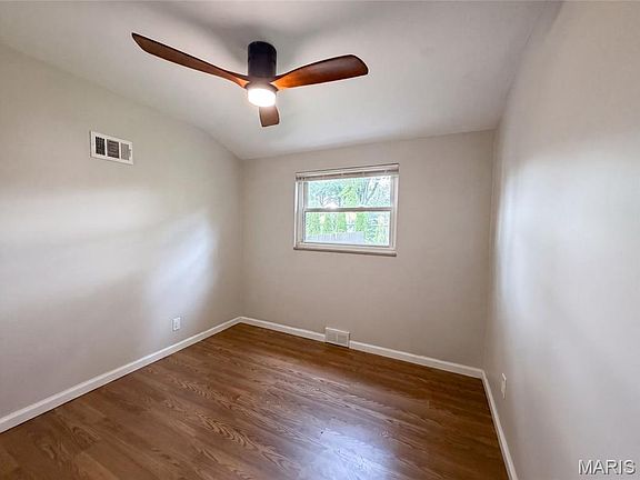 4th image of 871 Wycliffe Ct