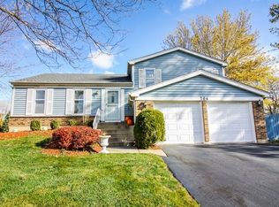 764 Buffalo Cir, Carol Stream, IL 60188
