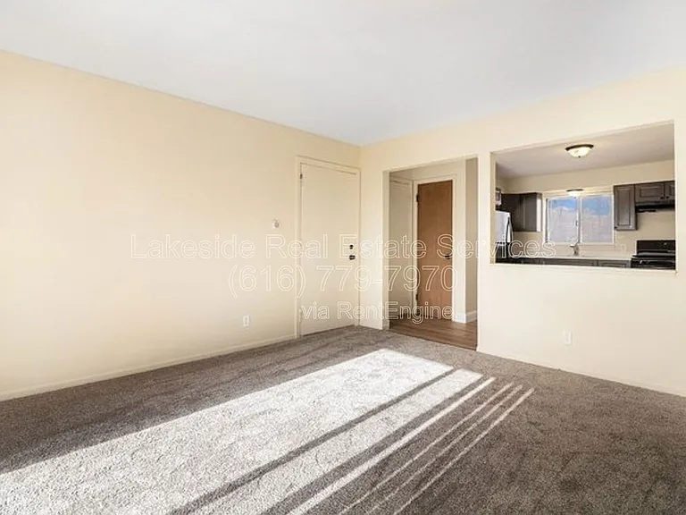 Maple Leaf Apartments — Photo 26
