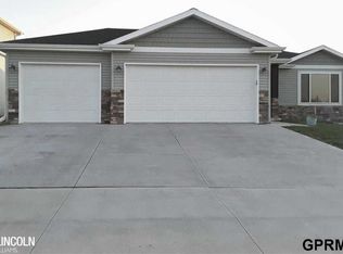 7345 Yankee Woods Dr, Lincoln, NE 68516