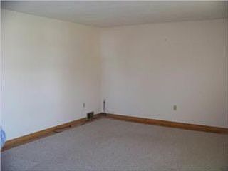3rd image of 725 W Broadway St