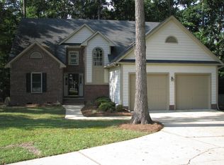 5617 Dobson Dr, Fayetteville, NC 28311