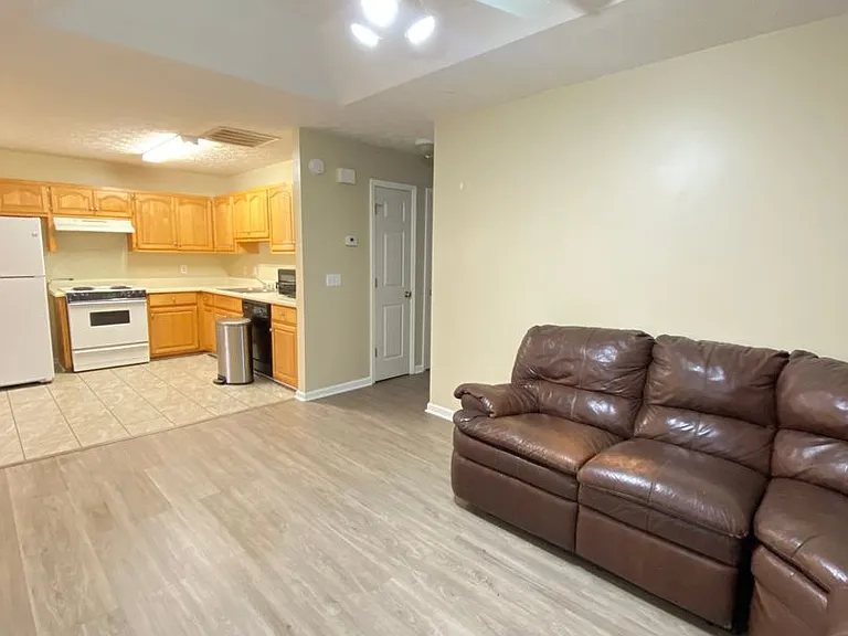 1944 Rick Dr — Photo 2