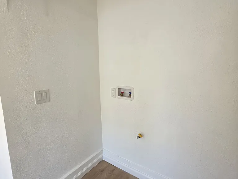 822 W 76th St — Photo 9