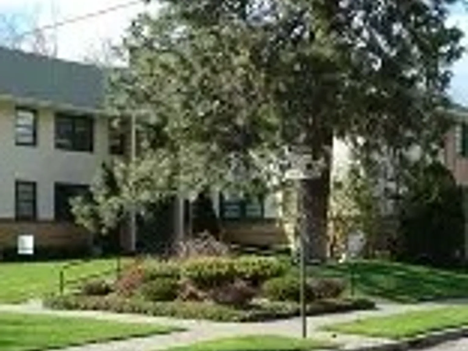 The Lee Apartments — Photo 4
