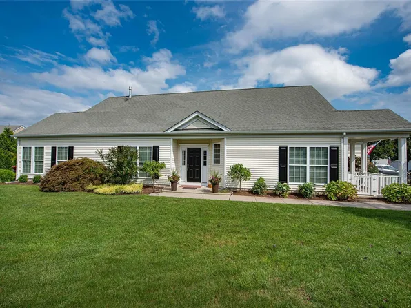 7 Hopkins Court #7, Mount Sinai, NY 11766