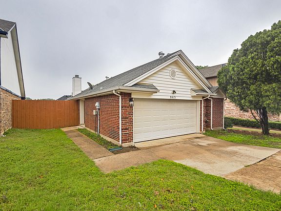 3rd image of 945 Ramblewood Dr