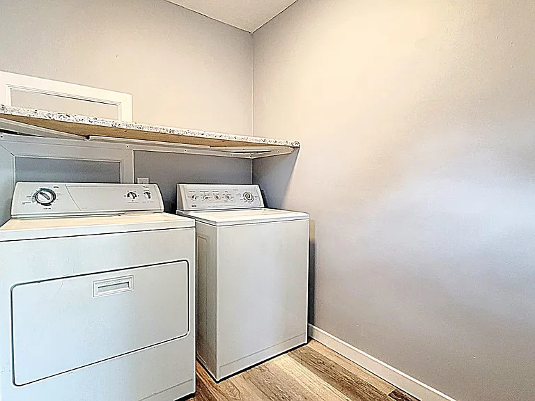 805 Reddick St — Photo 17