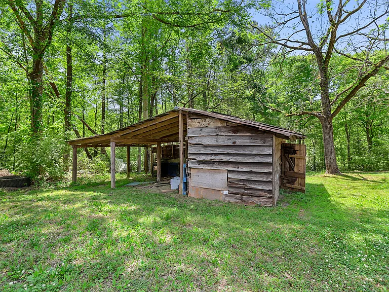 715 Corinth Rd — Photo 46