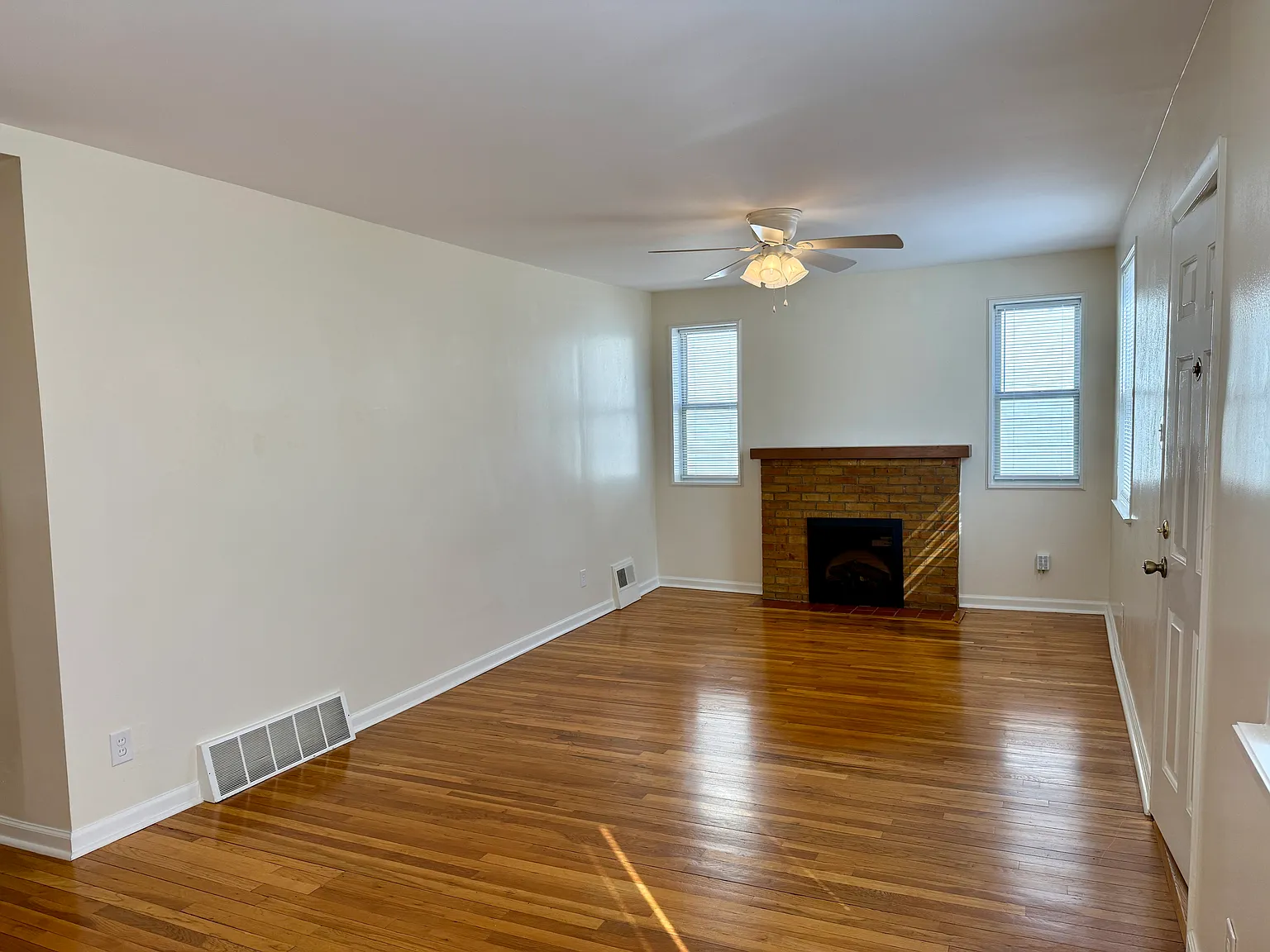 2 bed, 918 sqft, $1,695 — Photo 4