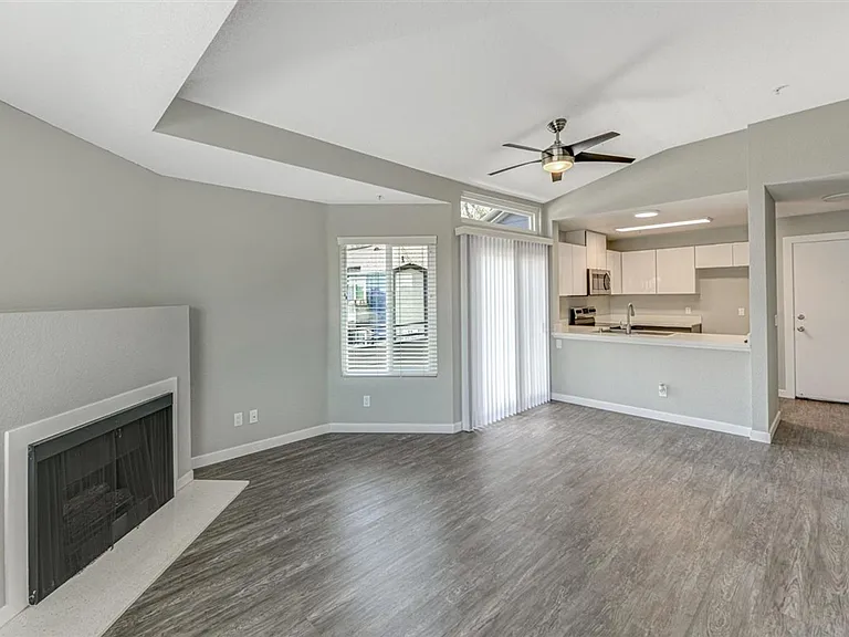 River House Apartments — Photo 8