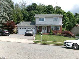 12 Wolfe Dr, Wanaque, NJ 07465