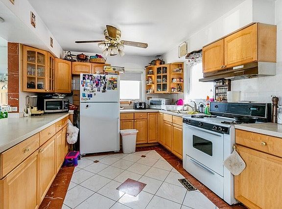 3rd image of 4919 N Crescent Ave