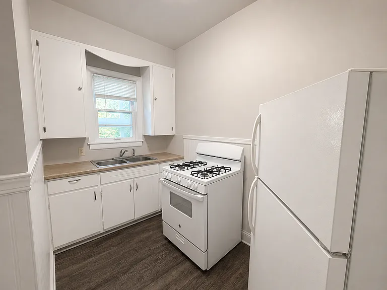 329 Lyon St NE #1 — Photo 5