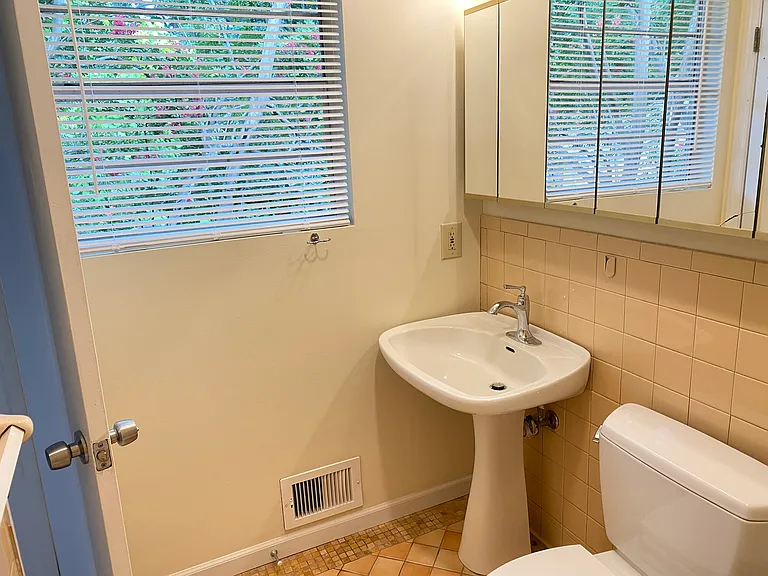 118 Greenwood Pl #D — Photo 17