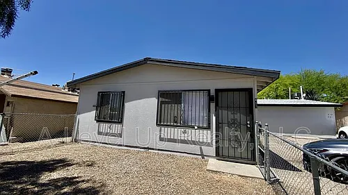 417 E Thoroughbred St #1 Photo 1