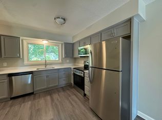 853 8th Ln, Anoka, MN 55303