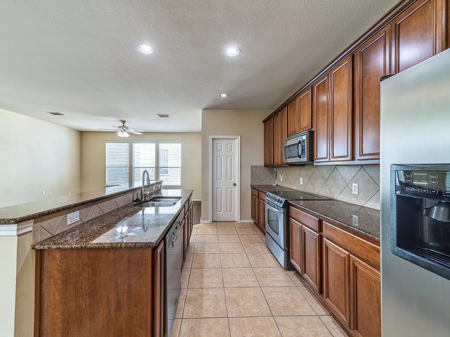2 bed, 1930 sqft, $2,995 — Photo 3