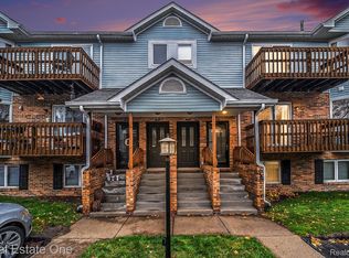 232 Pinewood Dr, Plymouth, MI 48170