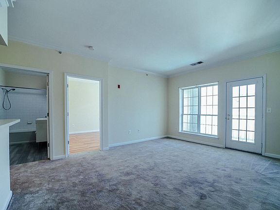 5th image of 5702 Cambridge Dr #1