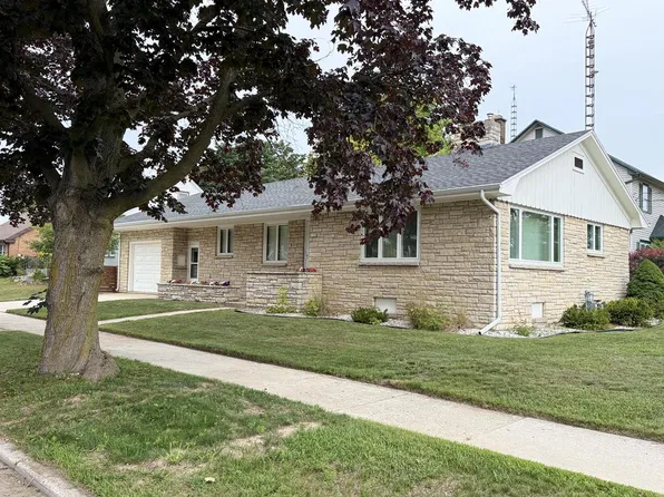 1504 Philippen STREET, Manitowoc, WI 54220