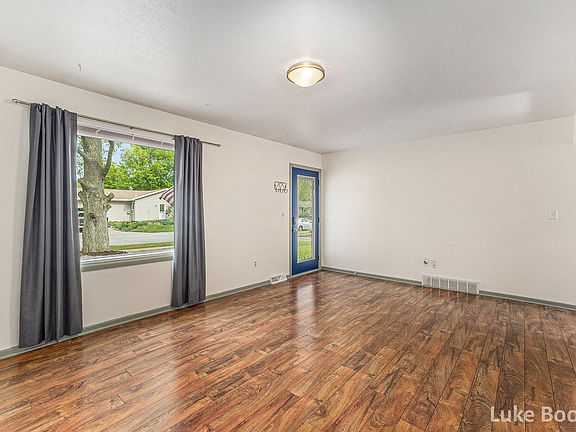 4th image of 4549 Valleyridge Ave SW