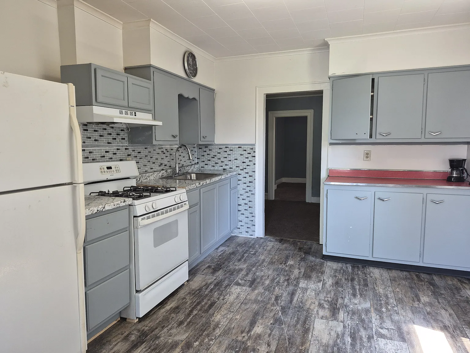 3 bed, 1250 sqft, $1,300 — Photo 2