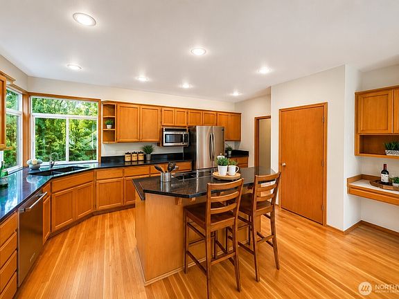 5th image of 18010 NE 109 Court