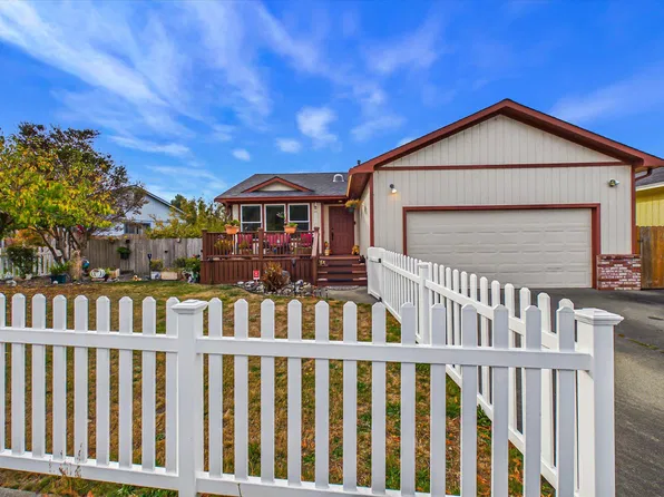 1864 Brandi Ln, Fortuna, CA 95540