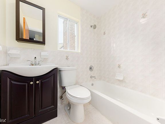 121-36 Benton St-10