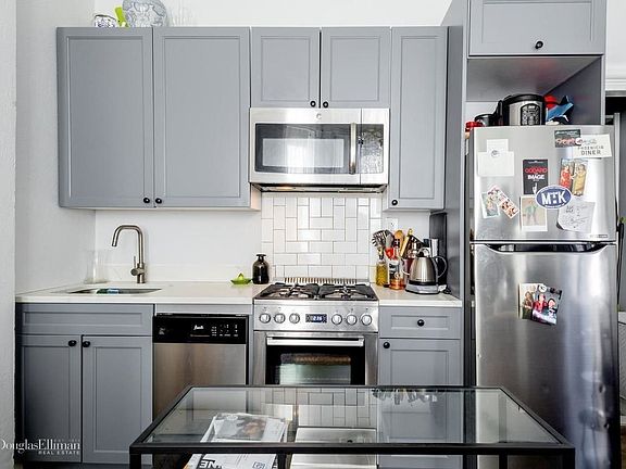 2nd image of 215 Hancock St #10