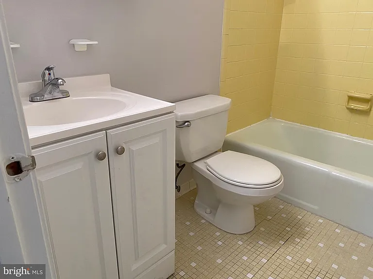 4 Chantilly Ct — Photo 20