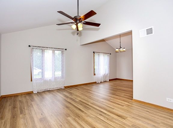3rd image of 14932 Mozart Ave