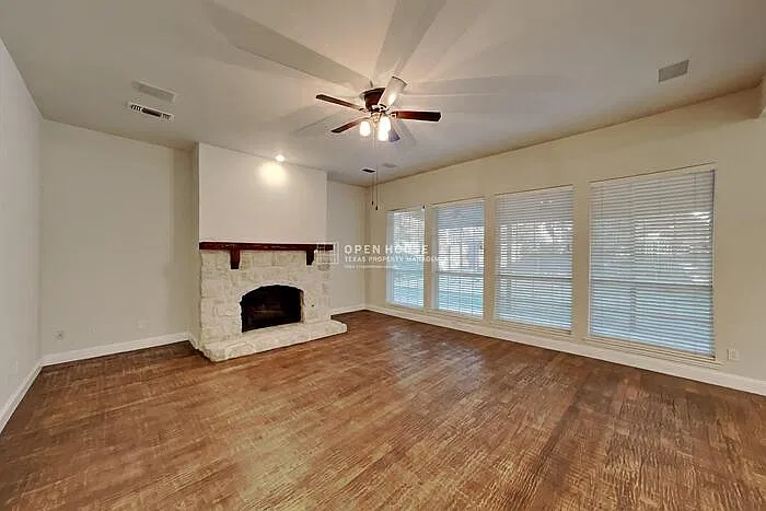 5 bed, 3.0 bath, 3334 sqft, $3,195 — Photo 3