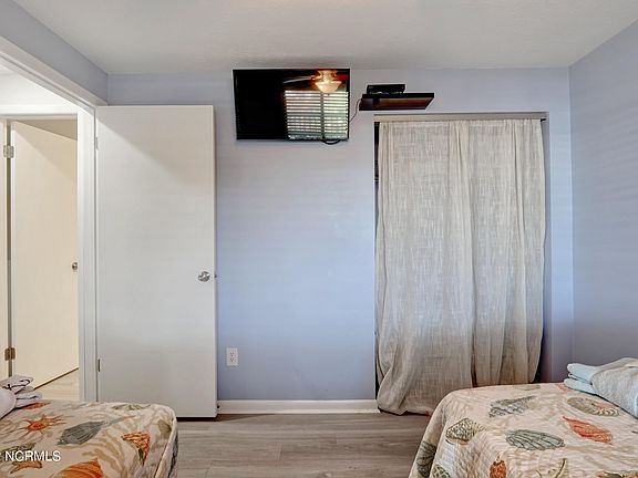4th image of 2302 Surfrider Cir #B