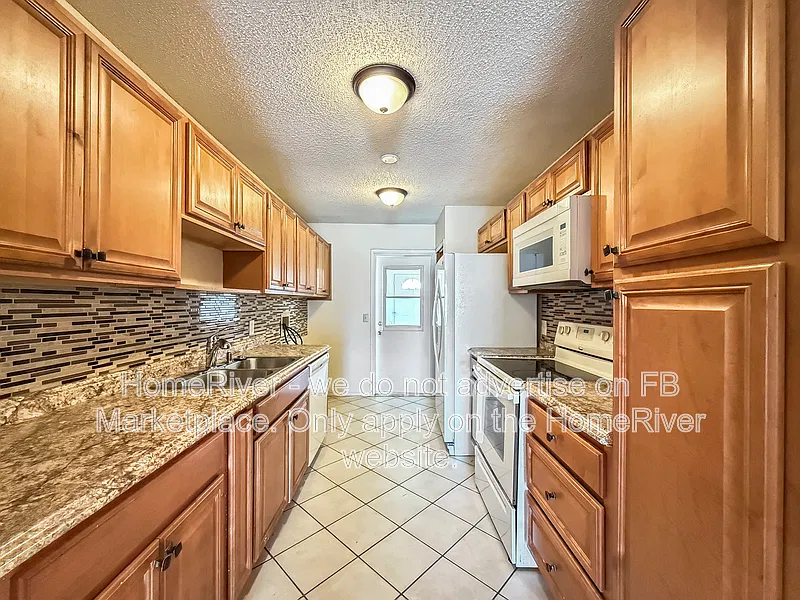 3 bed, 2.0 bath, 1140 sqft, $1,350 — Photo 2