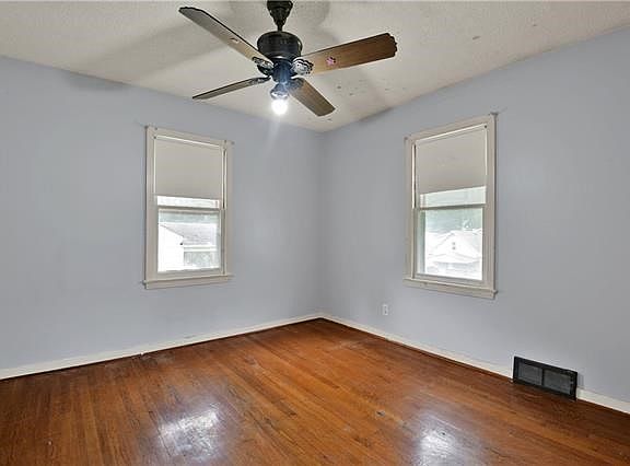 3rd image of 509 N Bellaire Ave