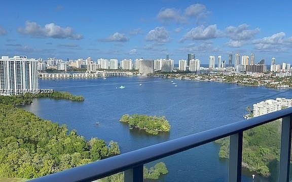 5th image of 16385 Biscayne Blvd Unit 2702