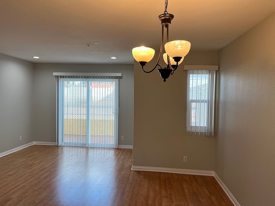 1st image of 458 W Wilson Ave