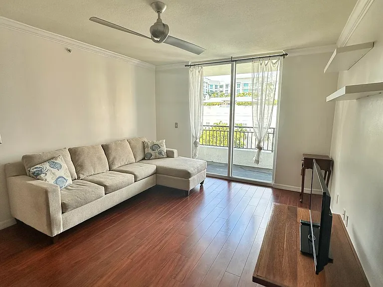 600 S Dixie Hwy #621 — Photo 5