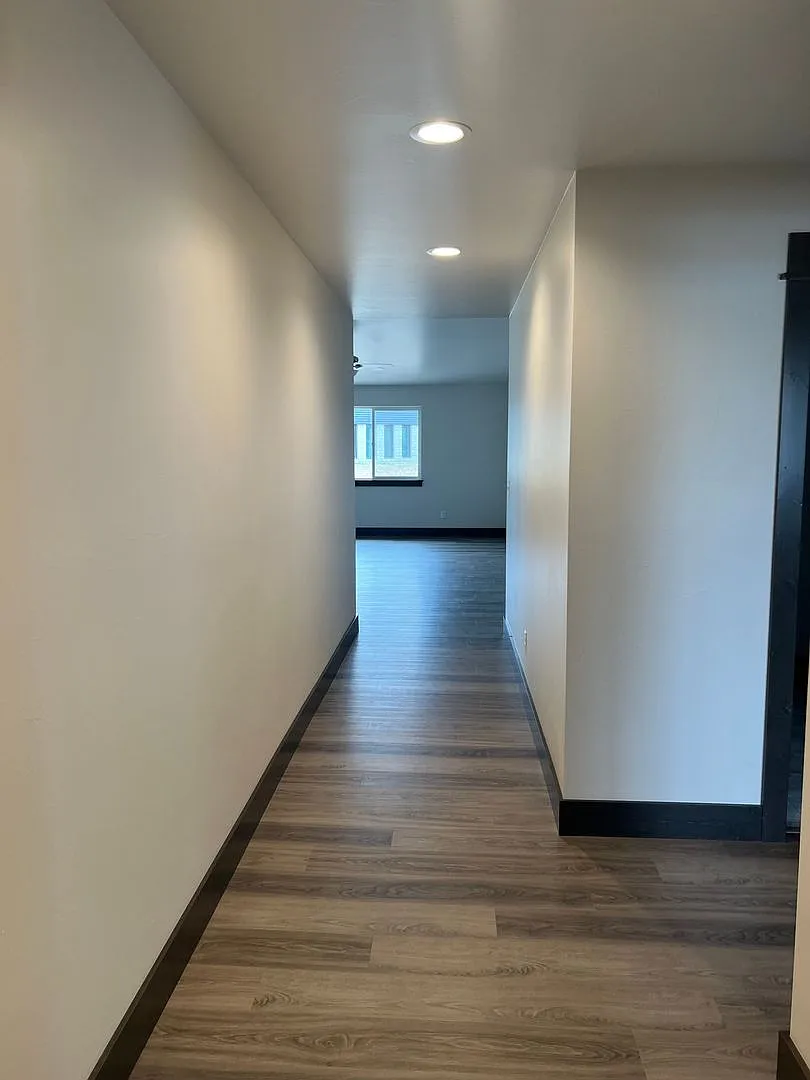 Brand New 3 Bed 2 Bath with double attached garage in Belgrade — Photo 2