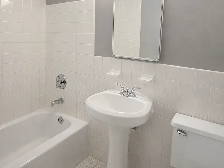 327 University Ave SE #208 — Photo 5