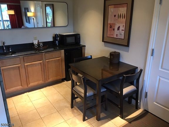 4th image of 2 Chamonix Dr Unit 528