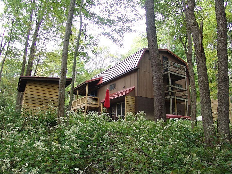 2nd image of 576 Hemlock Cir