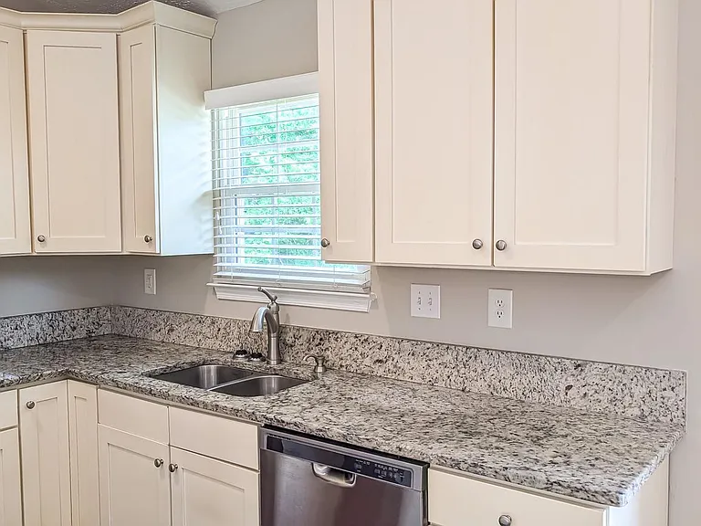 21530 Warwick Ct — Photo 7